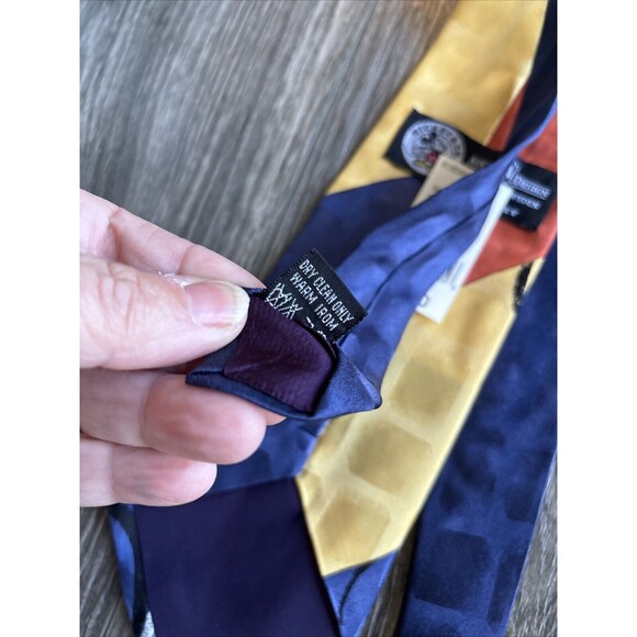 Atlas Design Mickey & Co. Disney 100% Silk Tie Mickevolution Goteborg Sweden New - Picture 10 of 10